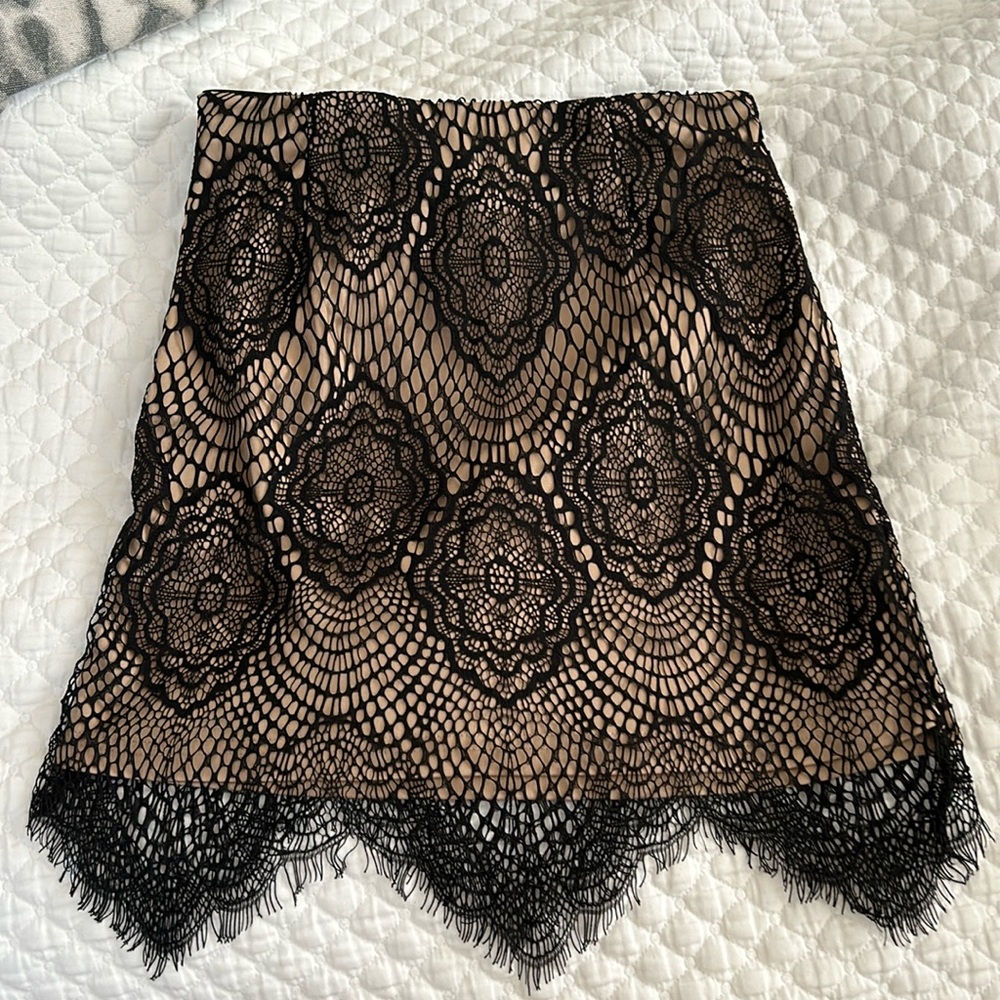 Lace skirt